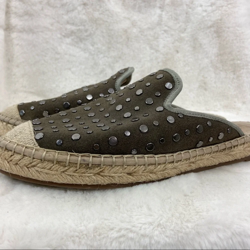 Lust for life ignite studded suede espadrille mules. Size 7M